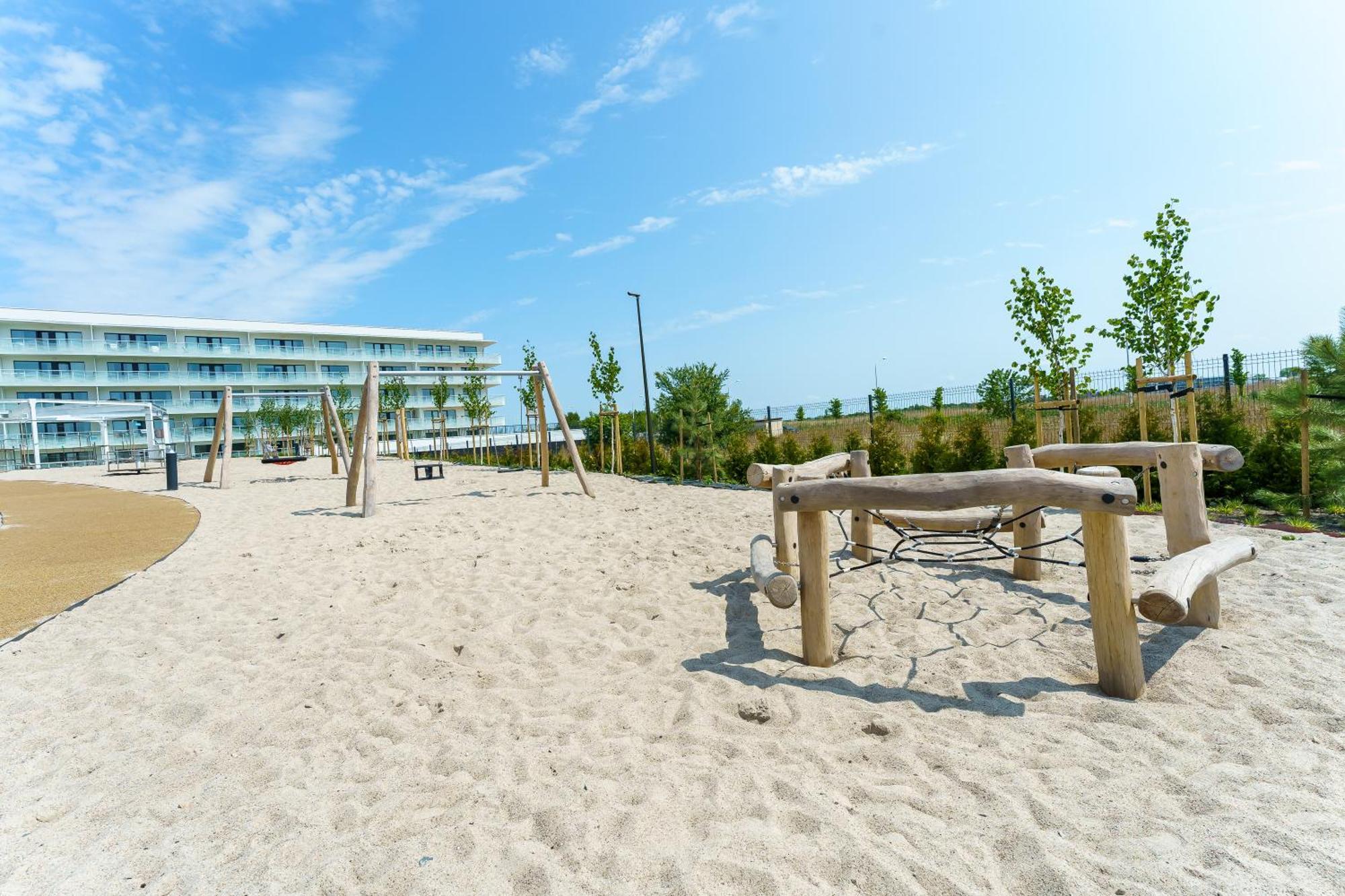 Polanki Aqua Apartamenty Nielimitowany Dostep Do Basenow Parking Free Kołobrzeg Exteriör bild